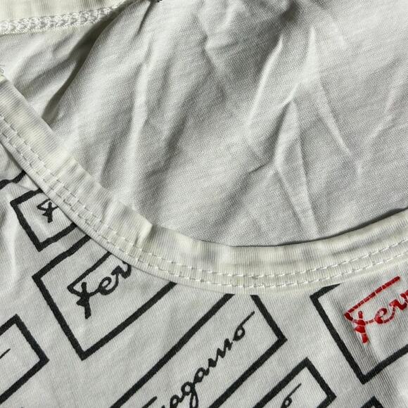 Vintage Salvatore Ferragamo Spell Out Graphic T-shirt Size Large *See Pictures* - Picture 8 of 13